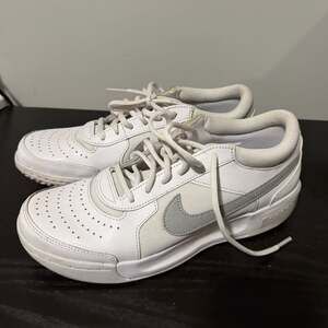 Nike Court Lite 4 Women's Tennis Shoes White Pure Platinum Size 9